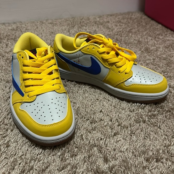 Size 6 1/2 retro one Travis Scott Canary’s